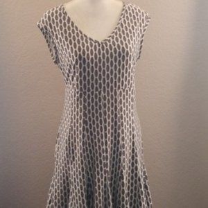 Just Taylor Knee Length Dress with Cap Sleeves Size 6